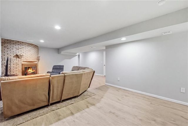 16413 Quinn Road, Smithville, MO 64089