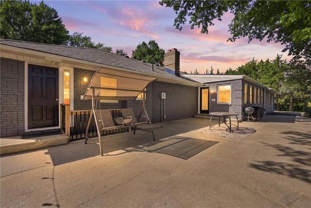 16413 Quinn Road, Smithville, MO 64089