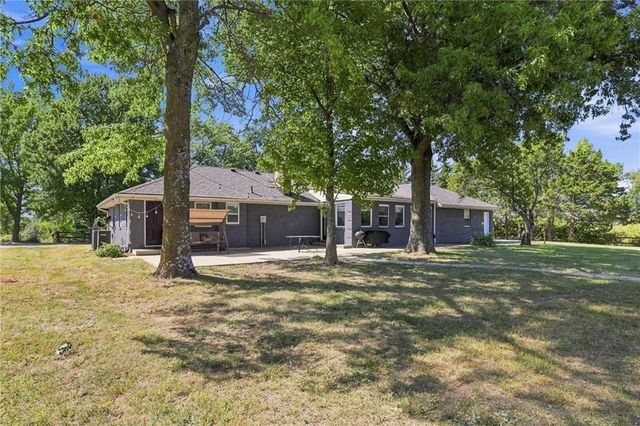 16413 Quinn Road, Smithville, MO 64089