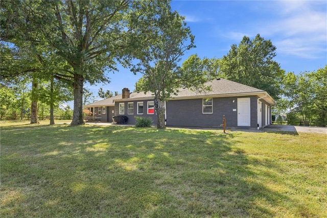 16413 Quinn Road, Smithville, MO 64089