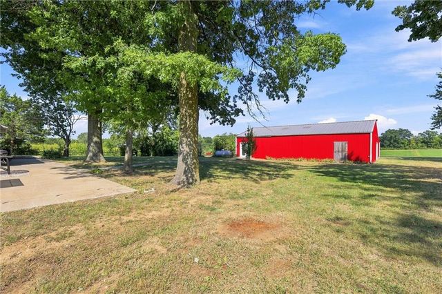 16413 Quinn Road, Smithville, MO 64089