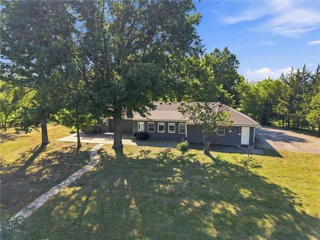 16413 Quinn Road, Smithville, MO 64089