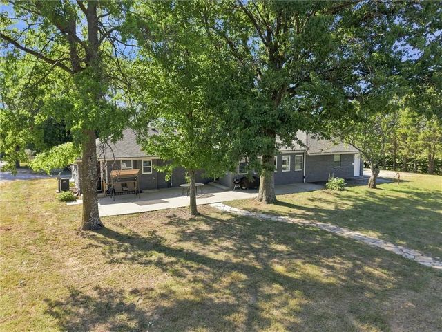 16413 Quinn Road, Smithville, MO 64089