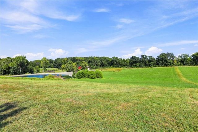 16413 Quinn Road, Smithville, MO 64089
