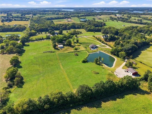 16413 Quinn Road, Smithville, MO 64089