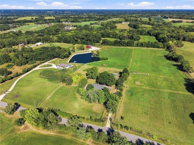 16413 Quinn Road, Smithville, MO 64089