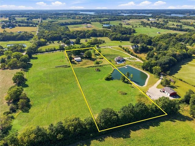 16413 Quinn Road, Smithville, MO 64089