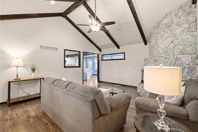 16413 Quinn Road, Smithville, MO 64089