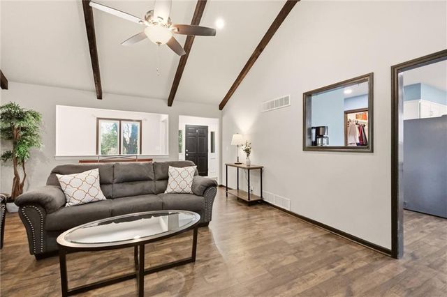 16413 Quinn Road, Smithville, MO 64089