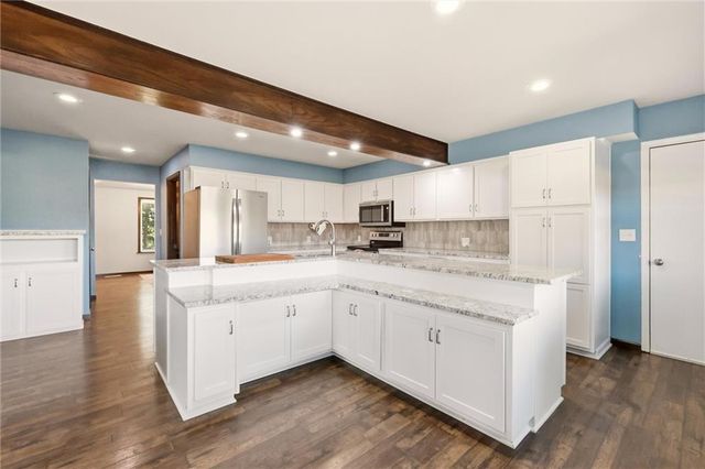 16413 Quinn Road, Smithville, MO 64089