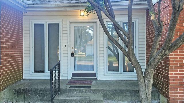 1018 Palmer Place, Clinton, MO 64735