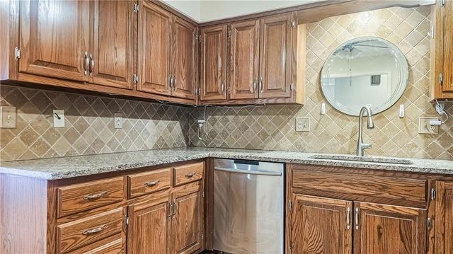 1018 Palmer Place, Clinton, MO 64735