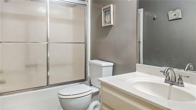 1018 Palmer Place, Clinton, MO 64735