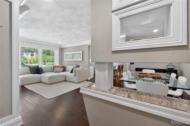 4 Delcrest Court 101, University City, MO 63124