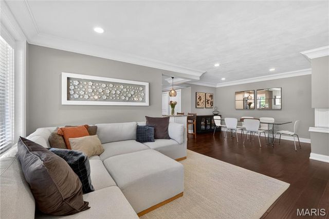 4 Delcrest Court 101, University City, MO 63124
