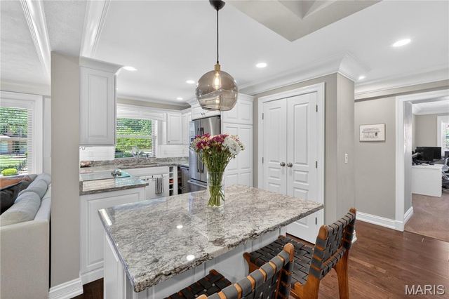 4 Delcrest Court 101, University City, MO 63124