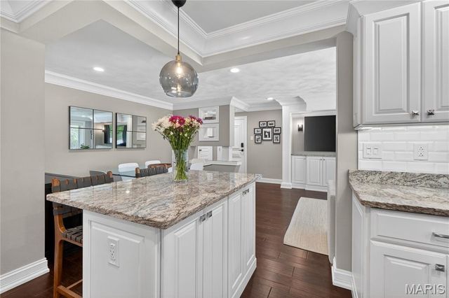 4 Delcrest Court 101, University City, MO 63124