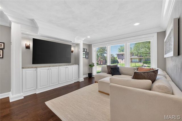 4 Delcrest Court 101, University City, MO 63124