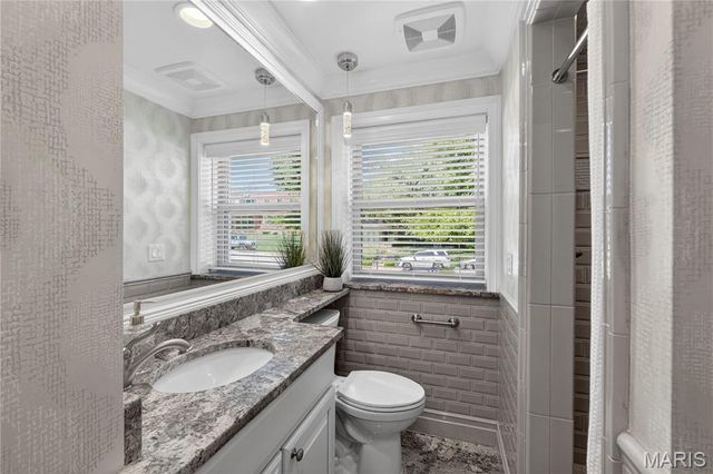 4 Delcrest Court 101, University City, MO 63124