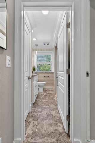 4 Delcrest Court 101, University City, MO 63124