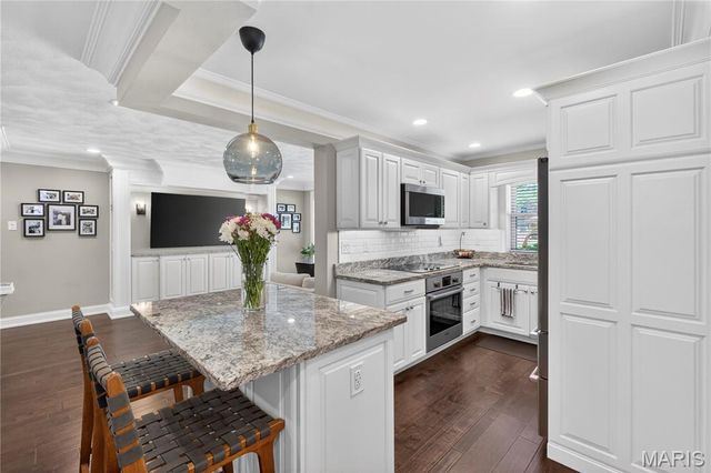 4 Delcrest Court 101, University City, MO 63124
