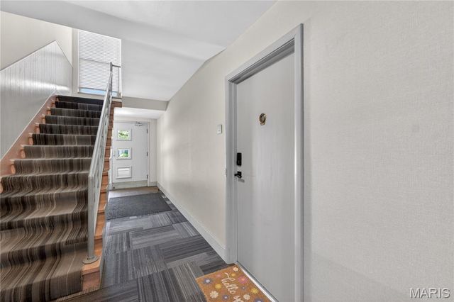 4 Delcrest Court 101, University City, MO 63124