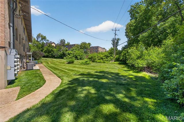 4 Delcrest Court 101, University City, MO 63124