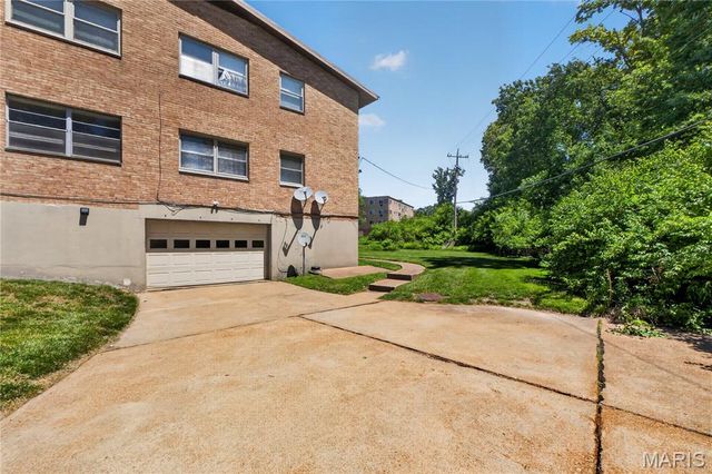 4 Delcrest Court 101, University City, MO 63124