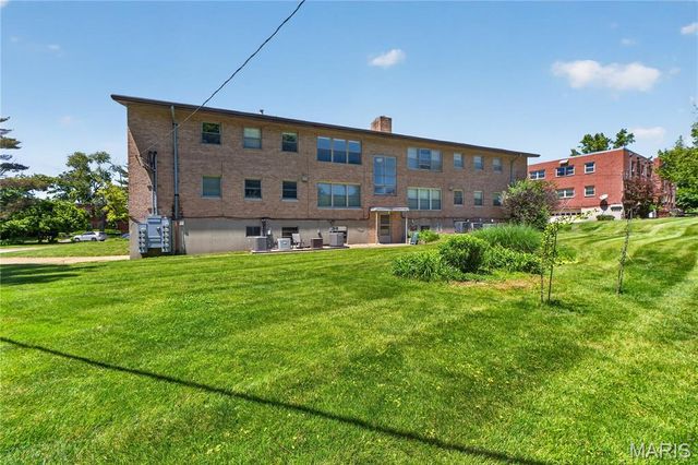 4 Delcrest Court 101, University City, MO 63124