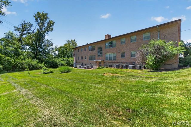 4 Delcrest Court 101, University City, MO 63124