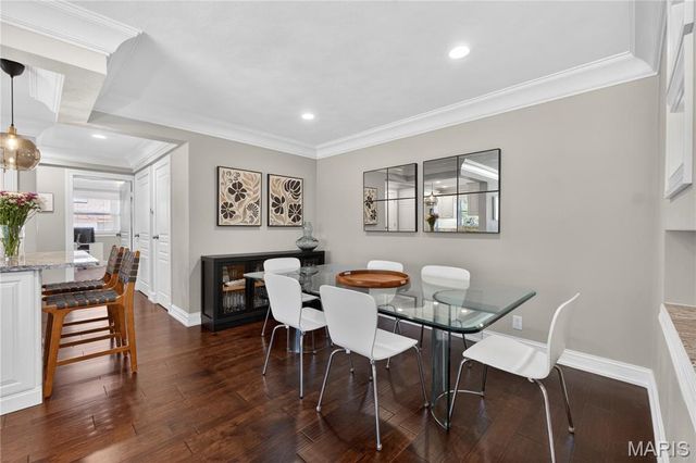 4 Delcrest Court 101, University City, MO 63124