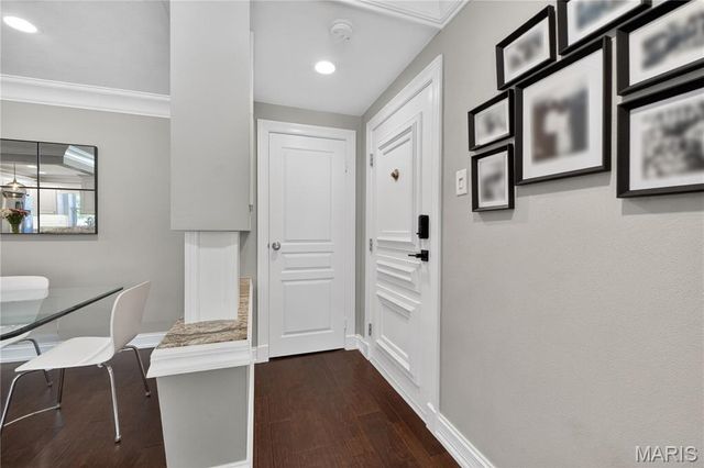 4 Delcrest Court 101, University City, MO 63124