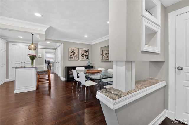 4 Delcrest Court 101, University City, MO 63124