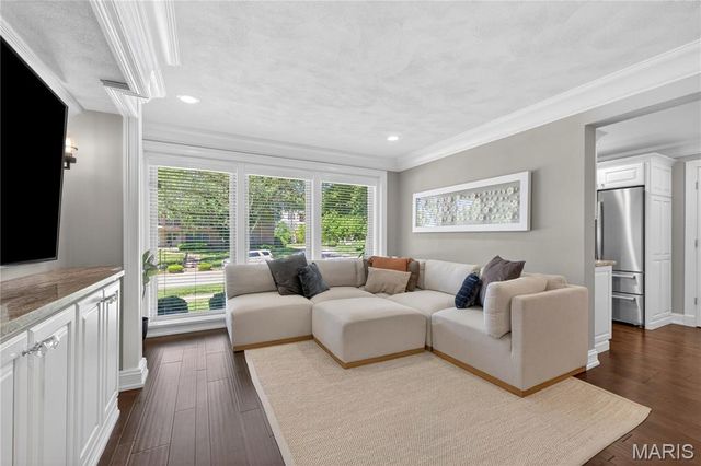 4 Delcrest Court 101, University City, MO 63124