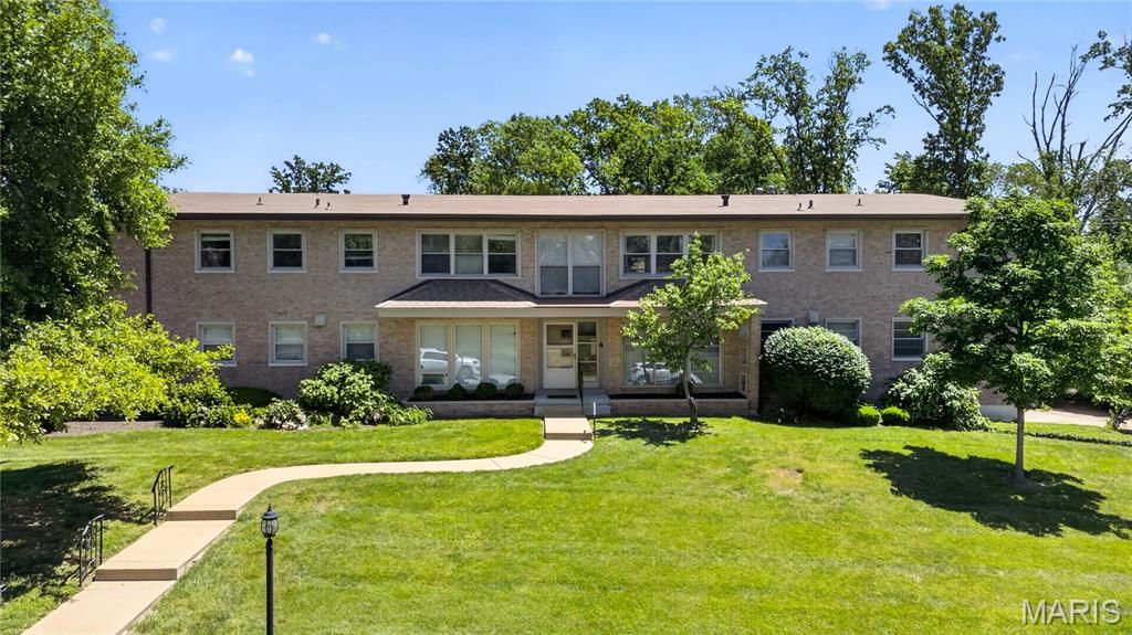 4 Delcrest Court 101, University City, MO 63124