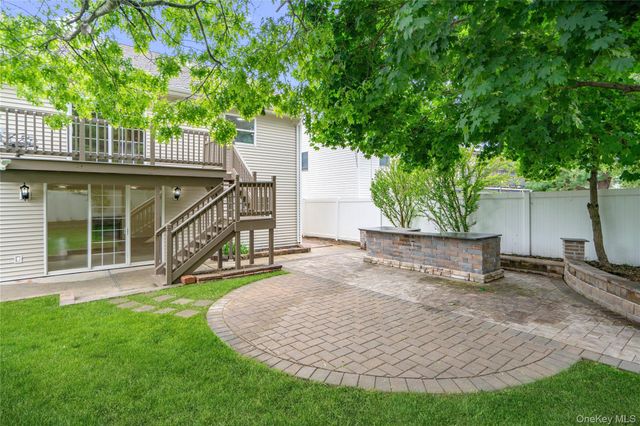244 Water Lane S, Wantagh, NY 11793