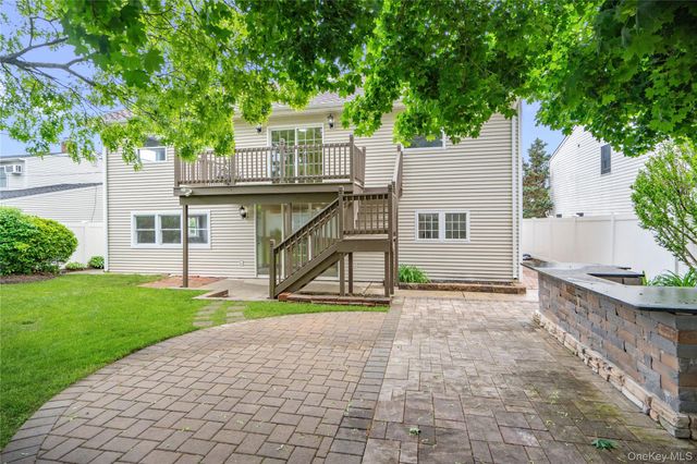 244 Water Lane S, Wantagh, NY 11793
