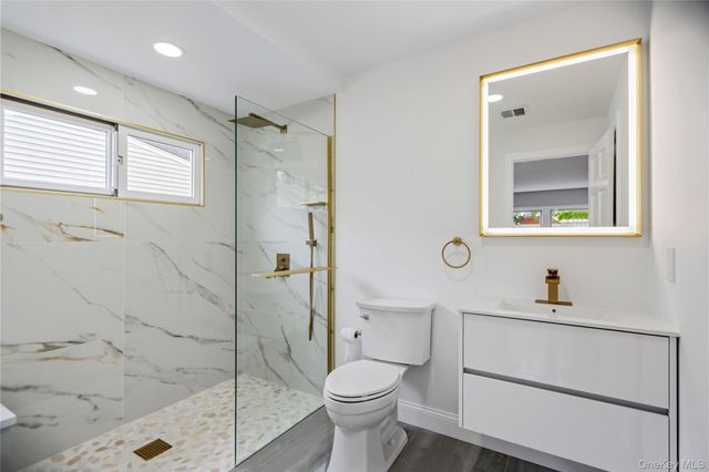 244 Water Lane S, Wantagh, NY 11793