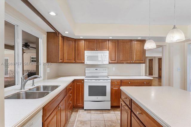 4801 N 36th Ct, Hollywood, FL 33021
