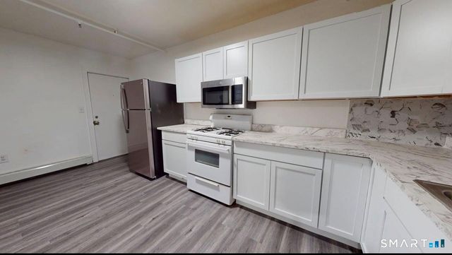 666 Main Street B2, Middletown, CT 06457