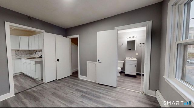 666 Main Street B2, Middletown, CT 06457