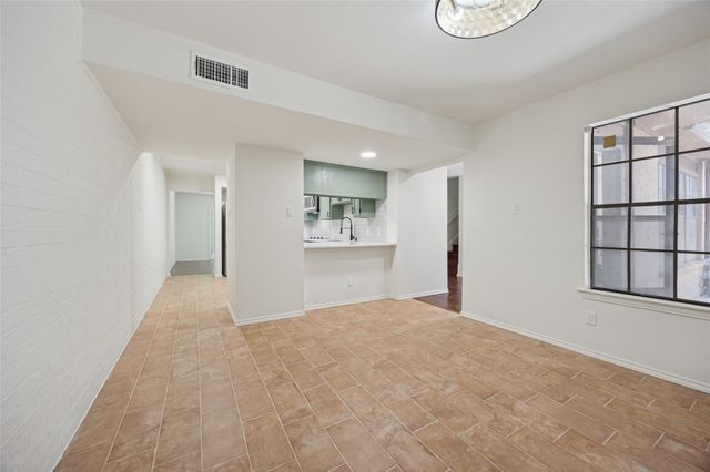 712 Oakwood Trail, Fort Worth, TX 76112