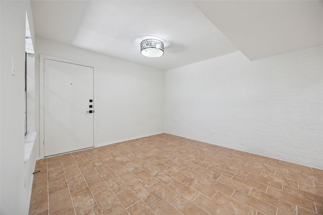 712 Oakwood Trail, Fort Worth, TX 76112