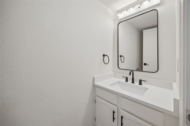 712 Oakwood Trail, Fort Worth, TX 76112