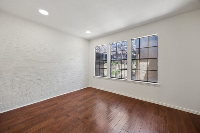 712 Oakwood Trail, Fort Worth, TX 76112
