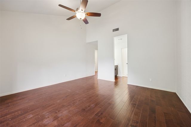 712 Oakwood Trail, Fort Worth, TX 76112