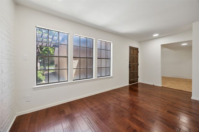 712 Oakwood Trail, Fort Worth, TX 76112