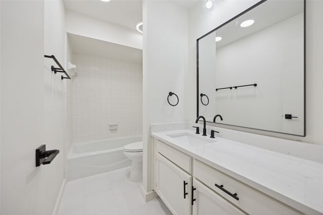 712 Oakwood Trail, Fort Worth, TX 76112