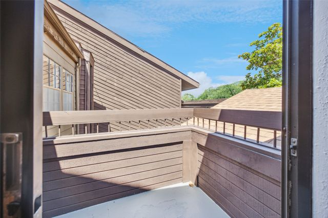 712 Oakwood Trail, Fort Worth, TX 76112