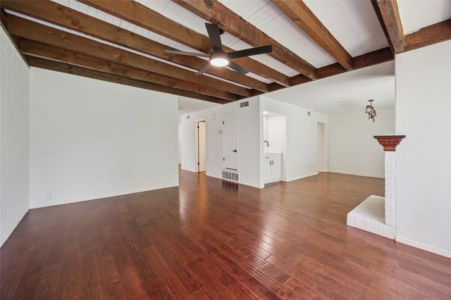 712 Oakwood Trail, Fort Worth, TX 76112
